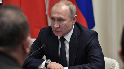 Путин поручил утвердить доплаты учителям за классное руководство