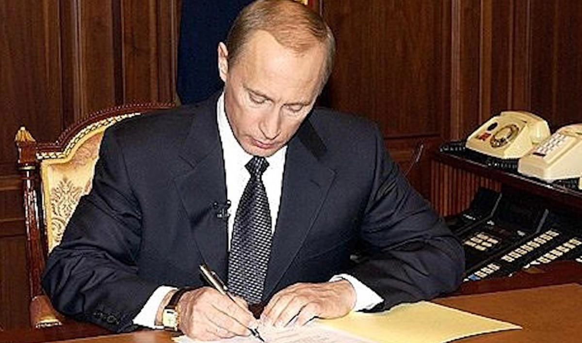 В Петербурге с молотка ушел автограф Путина за 48 тысяч рублей - tvspb.ru