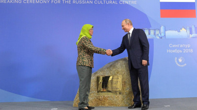 Путин заложил камень в основание российского культурного центра и церкви в Сингапуре