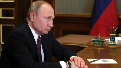 Путин провел в Петербурге оперативное совещание с членами Совета безопасности