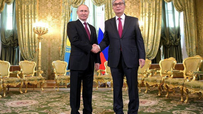 Путин провел переговоры с новым президентом Казахстана