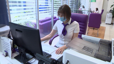 В Роспотребнадзоре рассказали, когда офисные работники смогут снять маски