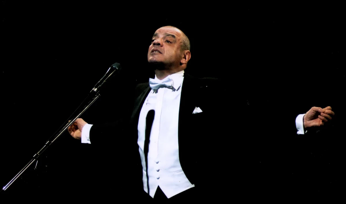 ДК «Выборгский» приглашает на моноспектакль Константина Райкина - tvspb.ru