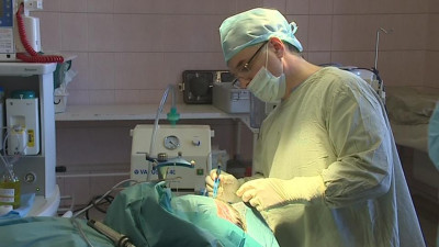 Операция без трепанации. Нейрохирурги Петербурга удаляют злокачественные опухоли мозга по новому методу