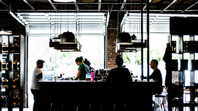 В начале июля в Британии могут открыться пабы и рестораны