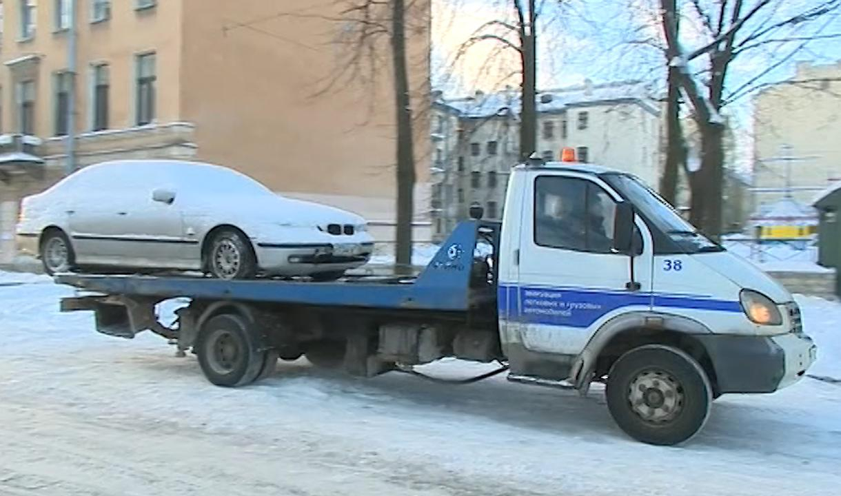 Автовладельцев просят освободить четыре улицы в центре Петербурга на ночь |  Телеканал Санкт-Петербург