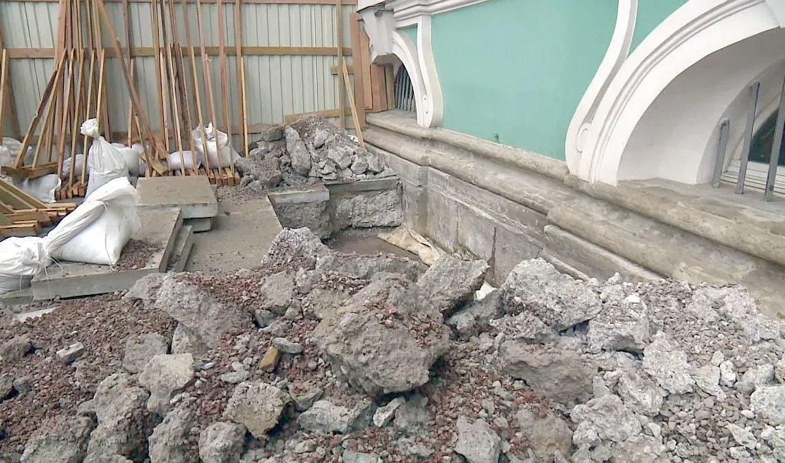 Раскопки вокруг Зимнего дворца подарили городу сразу две сенсации - tvspb.ru