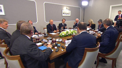 Владимир Путин дает интервью ведущим мировым информагентствам