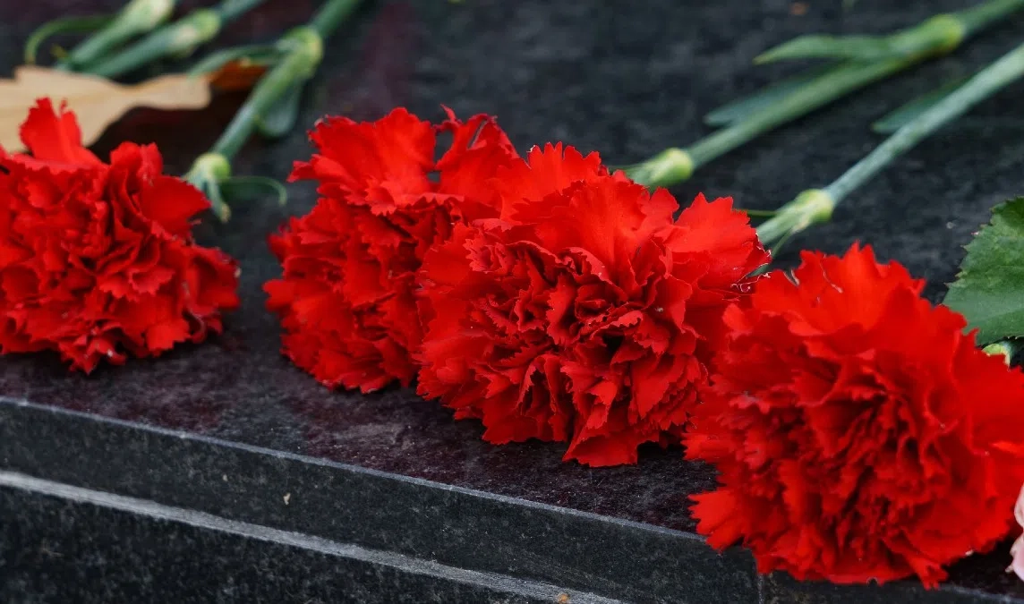 На Серафимовском кладбище простились с генерал-майором Владимиром Фроловым - tvspb.ru