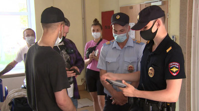 На автовокзале Петербурга проверили соблюдение пассажирами масочного режима