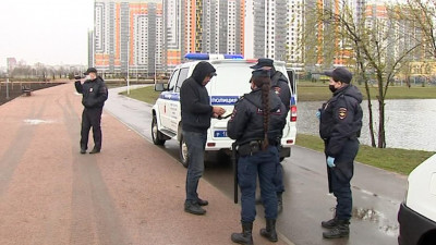 Житель Петербурга оштрафован за прогулку в парке Героев-Пожарных