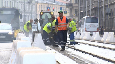 В этом году на ремонт дорог в Петербурге выделено шесть млрд рублей
