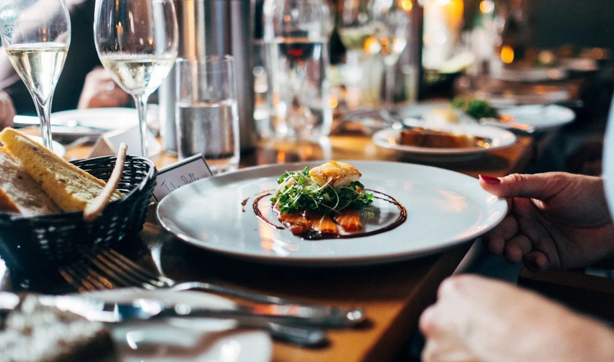 Власти Петербурга воспользуются столичным опытом для привлечения гида Мишлен - tvspb.ru