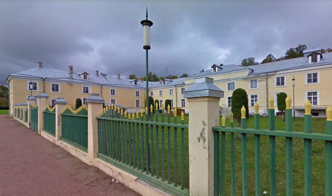 Кавалерский корпус в Ломоносове ждет реставрация за 101 млн рублей - tvspb.ru