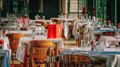 Как рестораны и кинотеатры дают отпор коронавирусному кризису