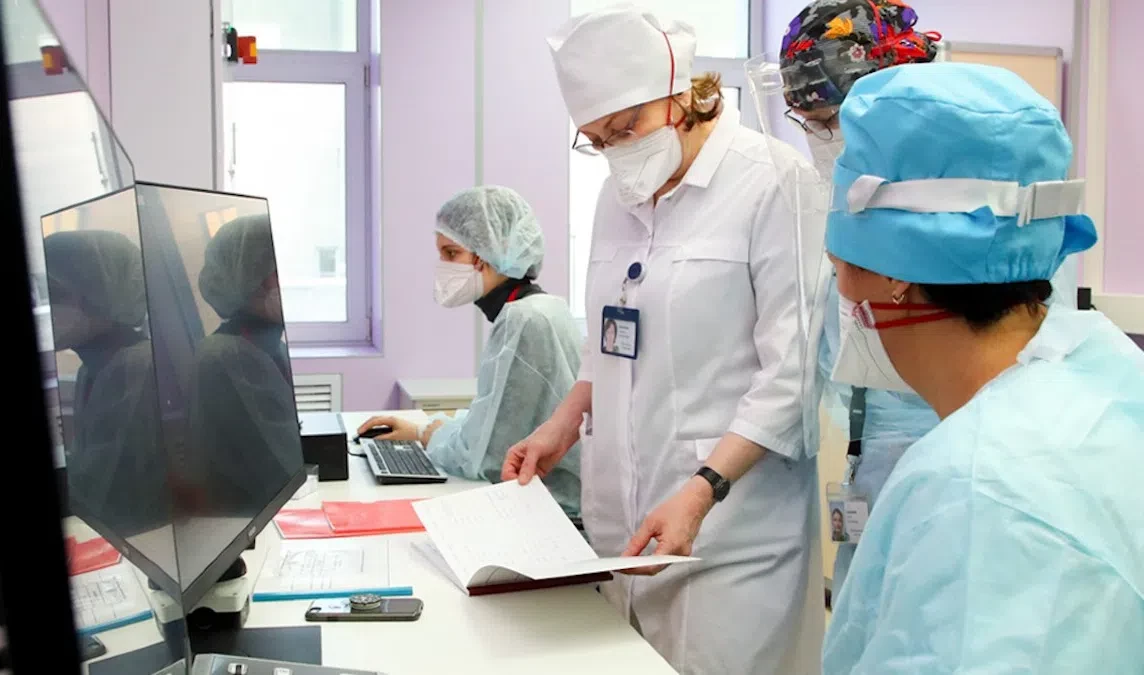 Врач рассказал о неожиданном проявлении коронавируса у зараженных пациентов - tvspb.ru