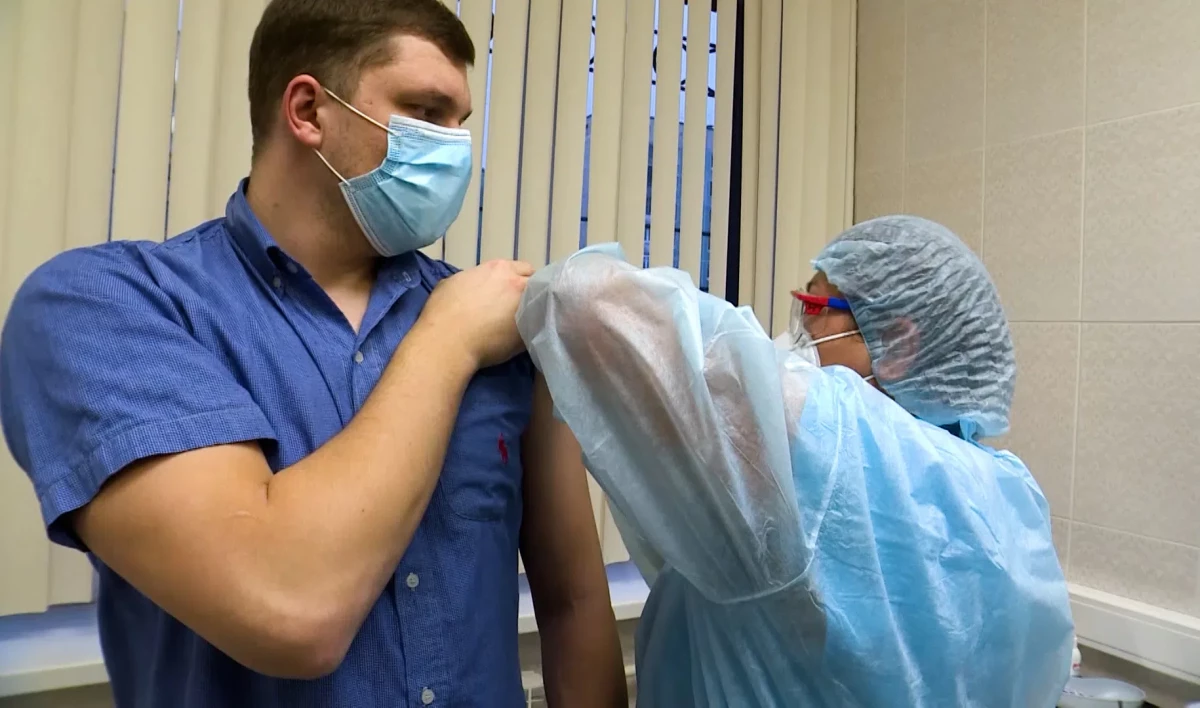 За сутки более 20 тысяч петербуржцев сделали первую прививку от COVID - tvspb.ru