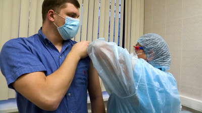 За сутки более 20 тысяч петербуржцев сделали первую прививку от COVID