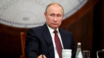 Владимир Путин прилетел в Нур-Султан