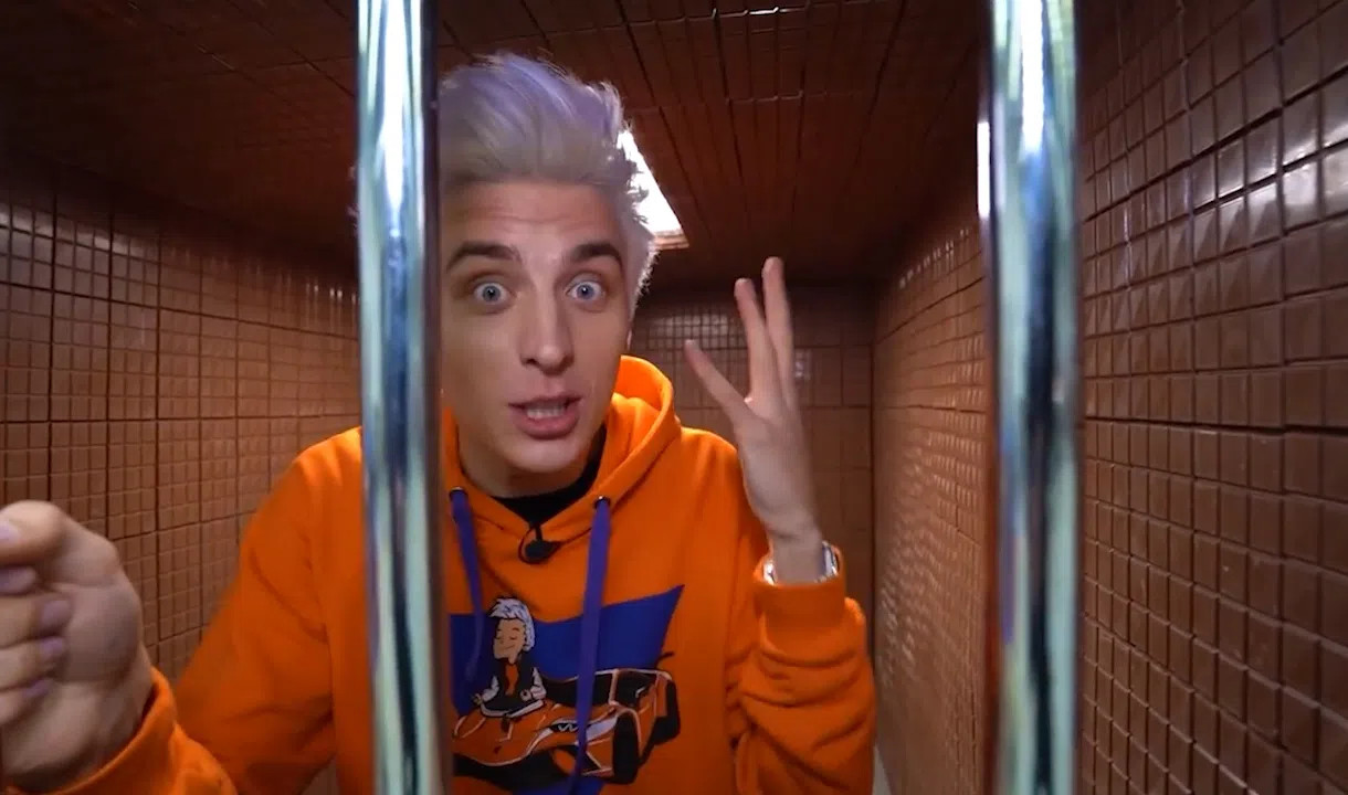 Fennah whittaker. Сателлит блоггер. Финские инди группы. Youtube блоггеры. Сателлит блоггер.