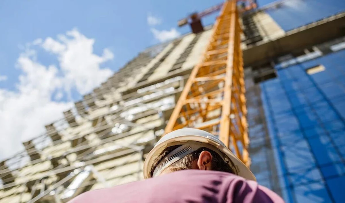 Программу реновации по всей России предложили начать с крупных городов, включая Петербург - tvspb.ru