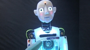 Роботы со всего мира съехались в Петербург на бал