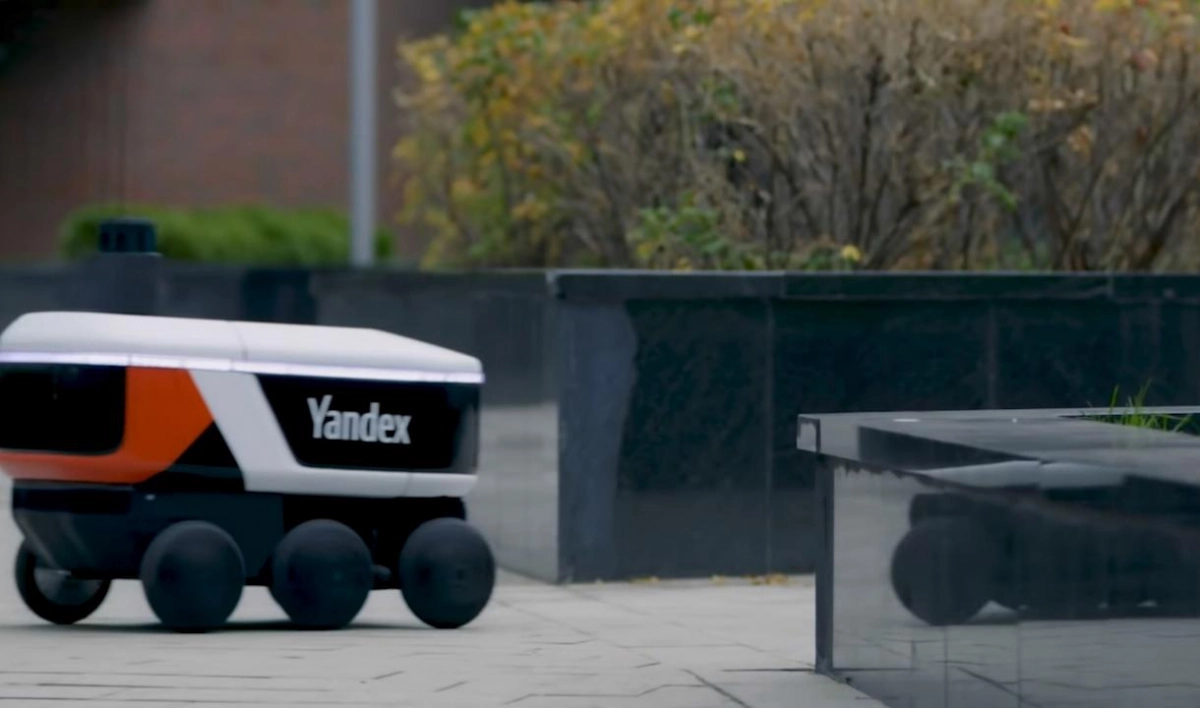 «Яндекс» тестирует беспилотного робота-курьера - tvspb.ru