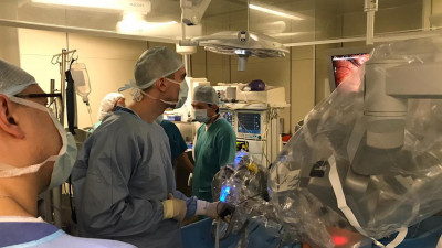 Врачи Центра Алмазова прооперировали ребенка с помощью робота