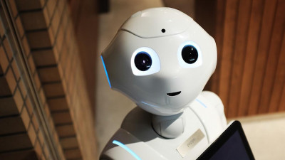 Эксперты оценили, людей каких профессий могут заменить роботы