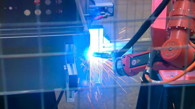 Производство промышленных роботов-сварщиков запустили в Петербурге