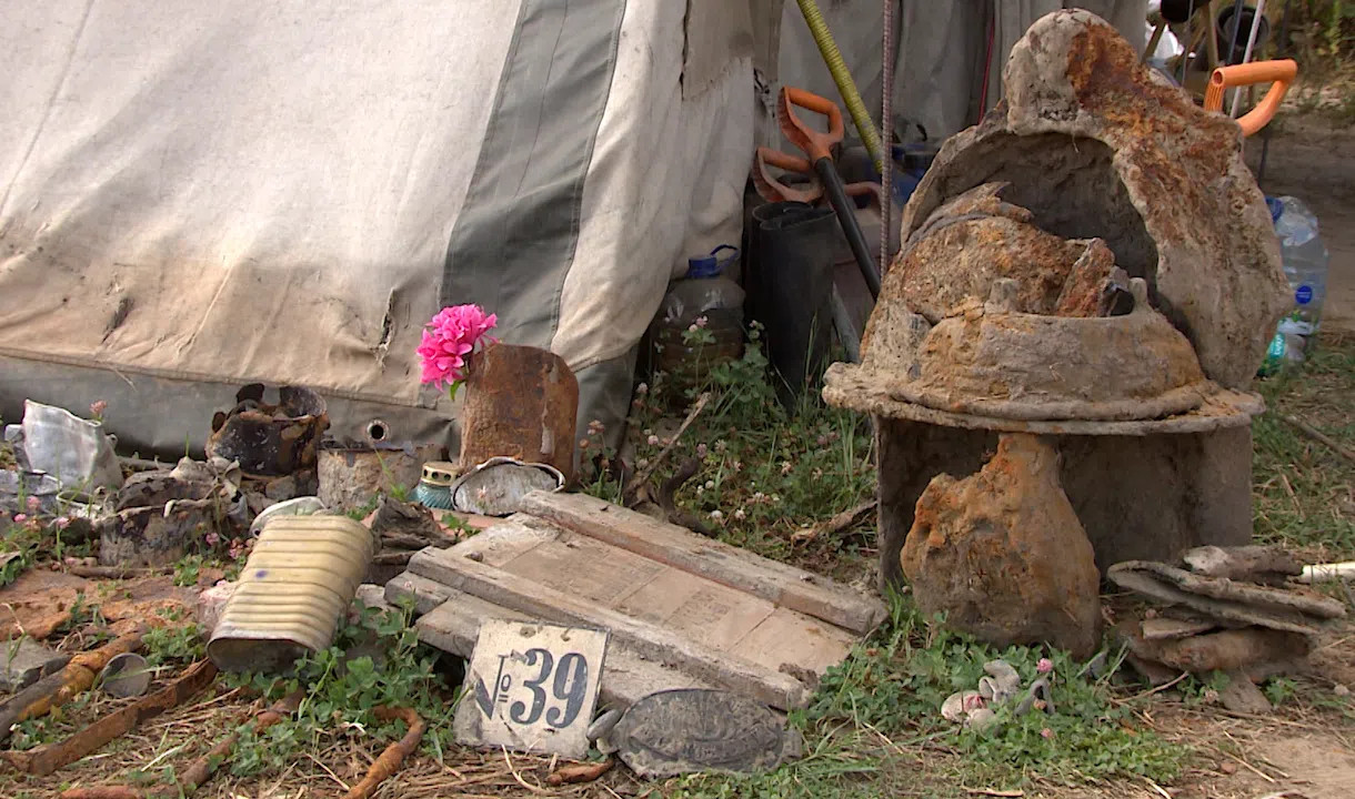 гибель 65 военнослужащих. обстрел макеевки 1 января. день памяти детей жертв войны в донбассе. память погибшим в макеевке. похороны военнослужащего.