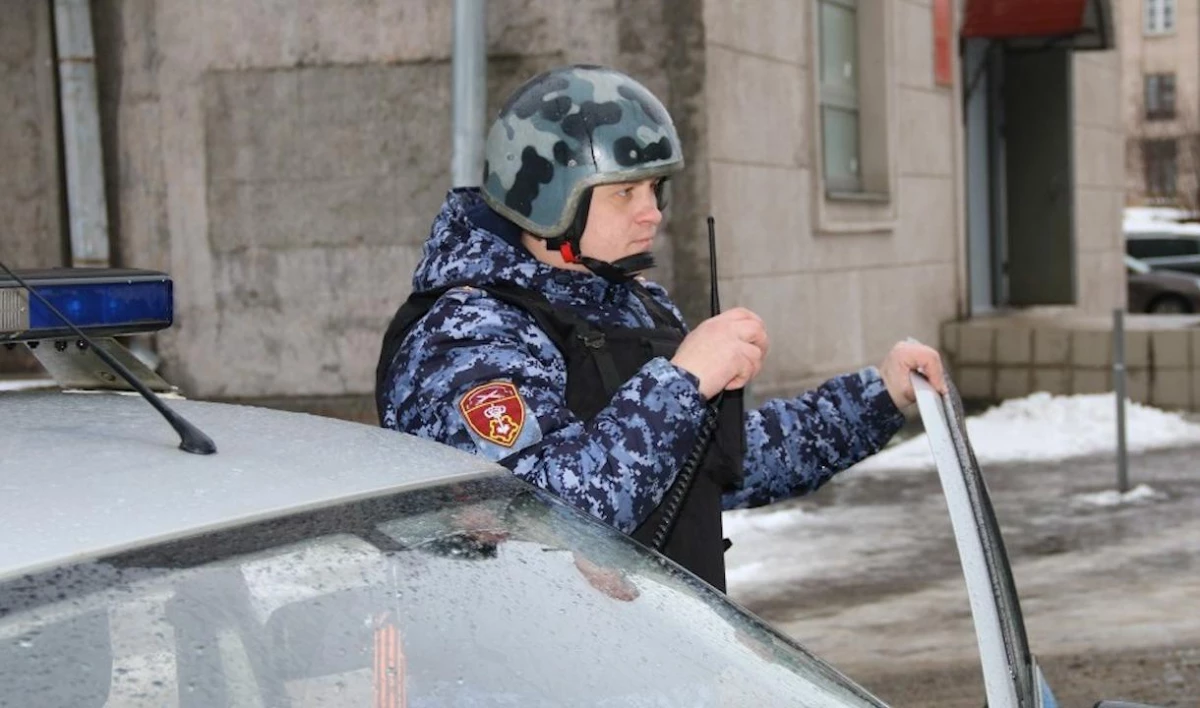 В Петербурге задержали двух пьяных хулиганов, разгромивших номер в отеле - tvspb.ru