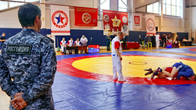 Петербургские росгвардейцы поддержали юношеский турнир по самбо, посвященный погибшим спецназовцам