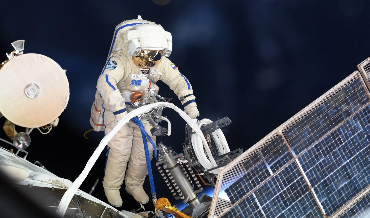 Российские космонавты впервые в этом году вышли в открытый космос - tvspb.ru
