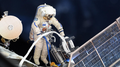 Российские космонавты выясняют причины появления дыры в обшивке «Союза»