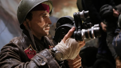 На территории «Ленфильма» появилась иммерсивная инсталляция «Пропавшие в кинохронике»