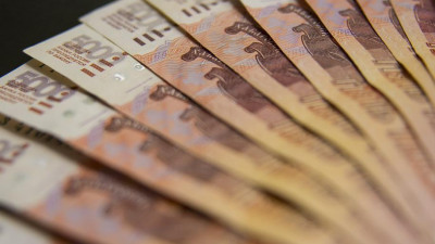Россияне рассказали, при каком уровне дохода комфортно копить деньги