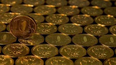 Из-за коронавируса рубль упал до рекордно низкой отметки за год