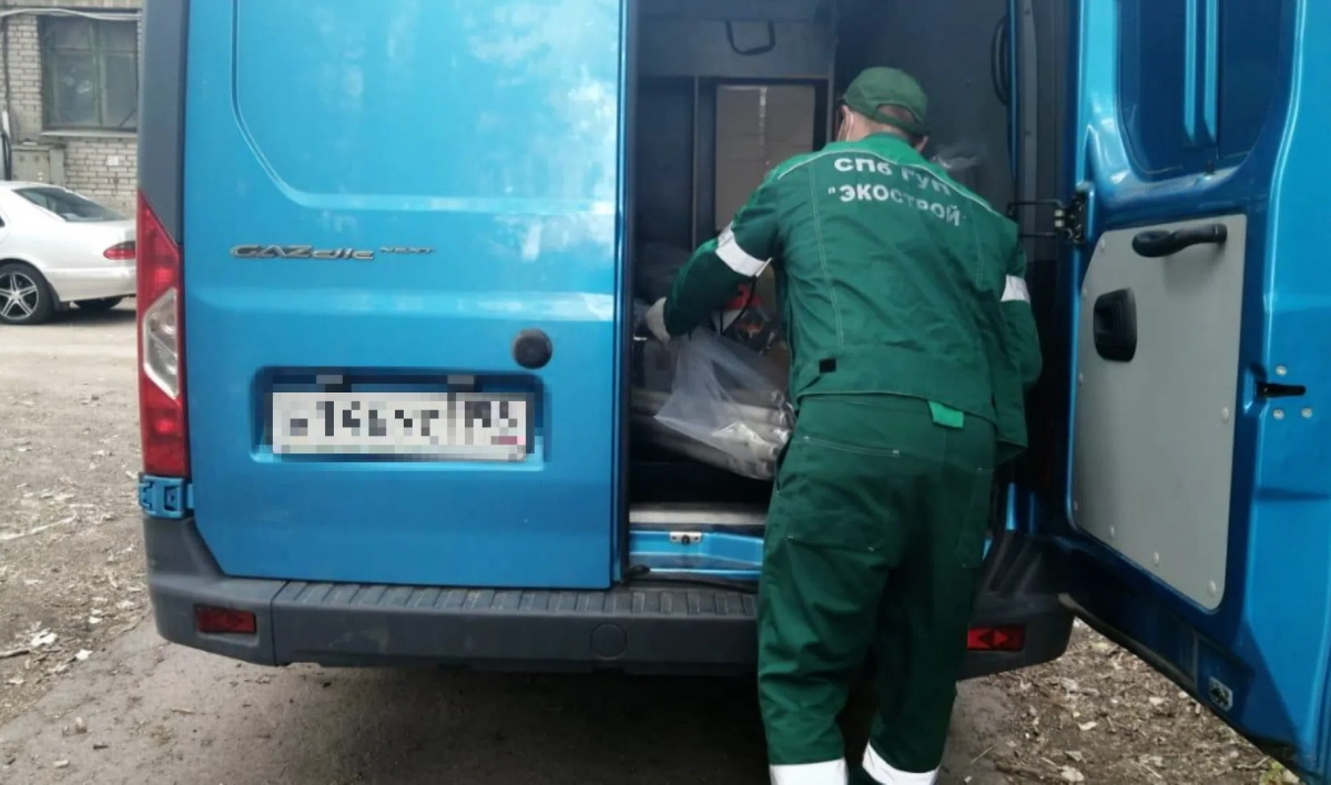 В Петербурге за неделю экологи вывезли более 2,5 тонн опасных отходов - tvspb.ru