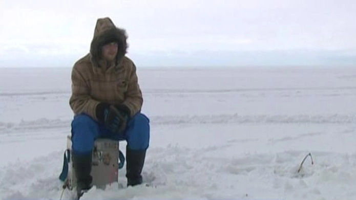 Спасатели сняли со льдины в Финском заливе почти 70 рыбаков - tvspb.ru