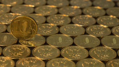 Рубль усилил позиции к доллару после встречи Владимира Путина и Джо Байдена