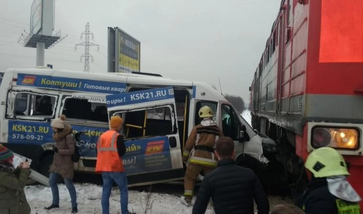 СМИ: Водителя, спровоцировавшего аварию на переезде в Кудрово, 9 раз штрафовали за нарушения ПДД - tvspb.ru