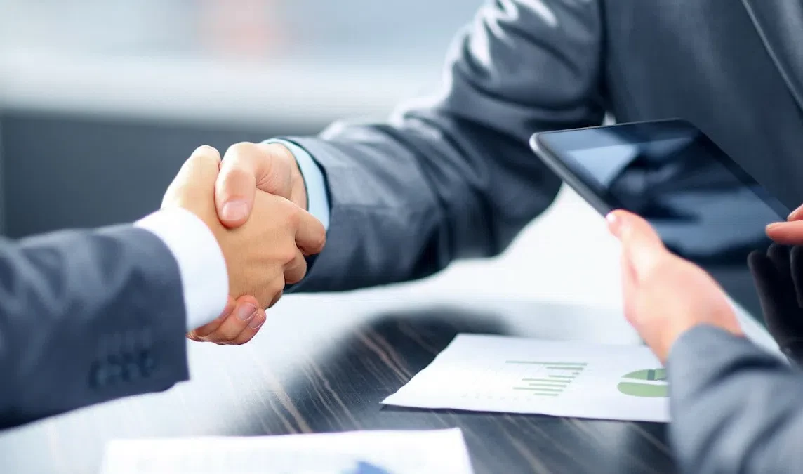 Александр Беглов: Количество занятых в малом бизнесе к 2025 году должно вырасти до 1,6 млн человек - tvspb.ru