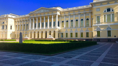 Более трех сотен картин русских художников вернулись в Петербург с выставок Испании