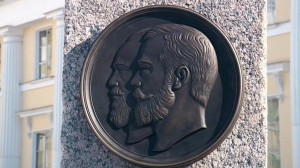 Профили основателей Русского музея увековечили в бронзе