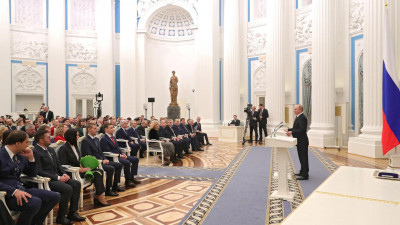 Владимир Путин вручил президентские премии молодым ученым