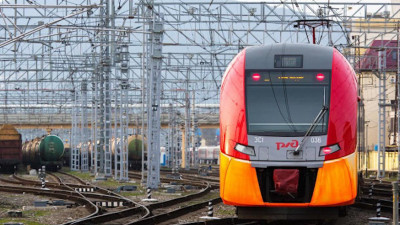 РЖД начали продавать билеты на поезда с новыми вагонами. Там есть шторки и розетки