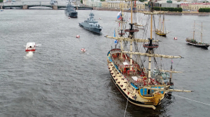 Мощнейший флот в мире из детской забавы на озере: как Пётр I заложил традицию проведения военно-морских парадов