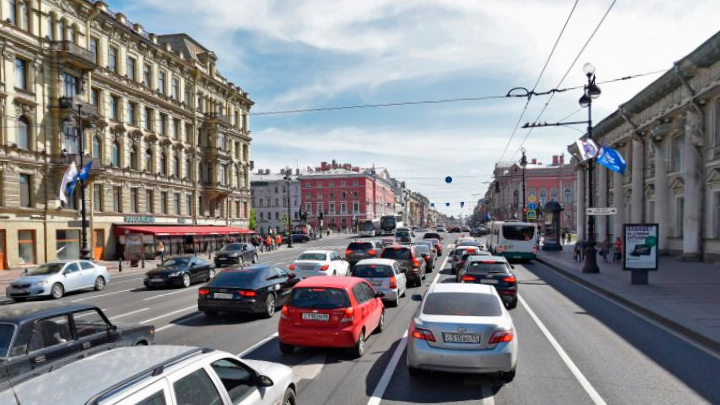 Невский проспект окрасился в бордовый: в центре Петербурга многокилометровая пробка - tvspb.ru