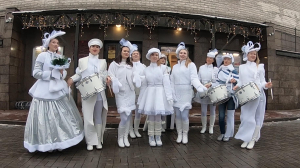 Подарок от петербургских снегурочек. Барабанщицы подготовили музыкальный клип-поздравление с Новым годом